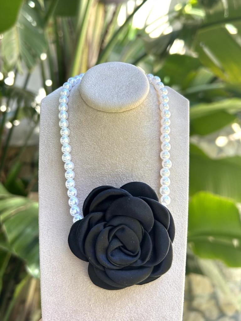 Choker Flower