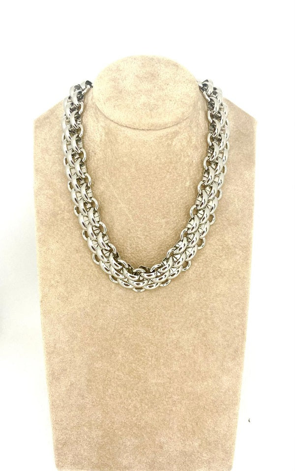 Collana Must