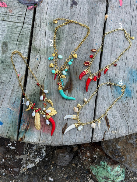 COLLANA CORNI E PIETRE