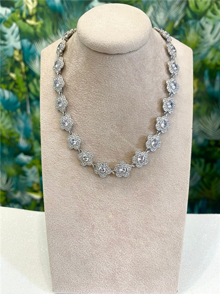 CHOKER FLOWER