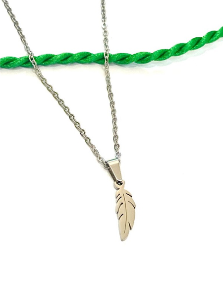 COLLANA CON PIUMA PENDENTE